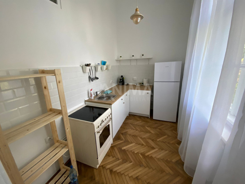 Apartament in casa, zona Piata Cipariu, finisat si mobilat modern