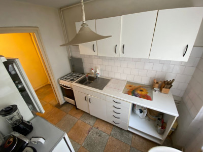 Apartament 4 camere, etaj intermediar, zona Piata Hermes