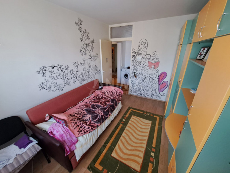 Apartament cu 4 camere, 2 bai, 2 balcoane, 77 mp,  Str. Aurel Vlaicu