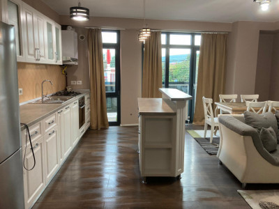 Apartament modern cu 3 camere, zonă Semicentrală