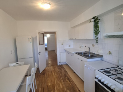 Apartament 4 camere, 3 balcoane, parcare in Piața Cipariu