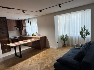 Apartament 2 camere, renovat integral, Piața Mihai Viteazu, Etaj 1